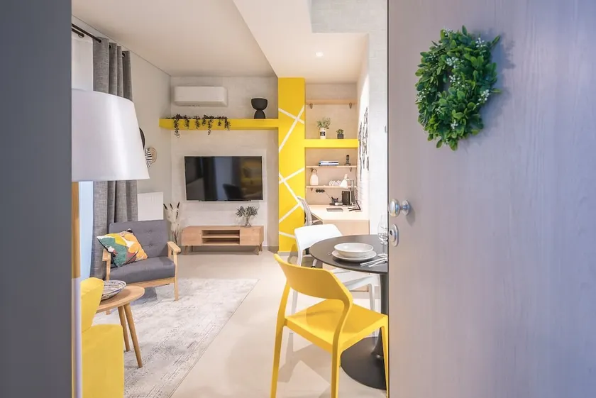 Affordable Luxury with parking 300Mbps wifi - Image 1