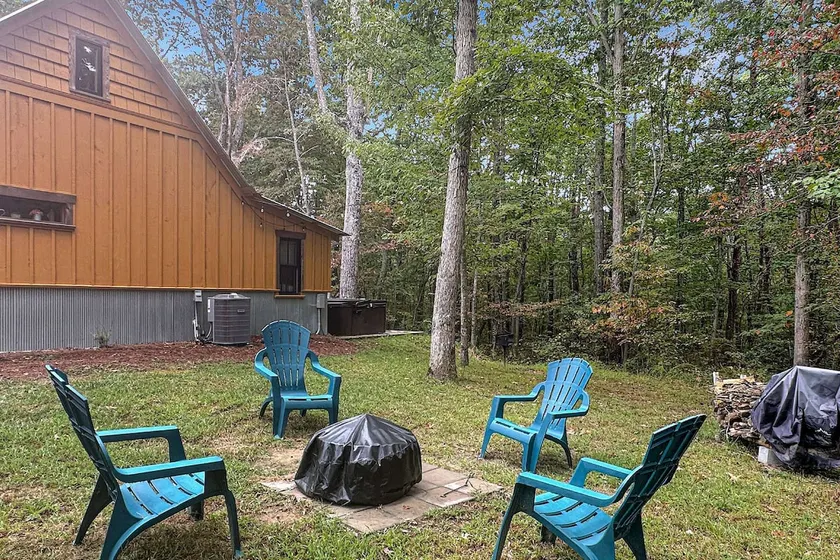 Free Ruby Falls Ticket & More - Hot Tub-2BR +Loft Cabin-2 mi to Cloudland-Hiking-Golfing-Chattanooga - Image 1