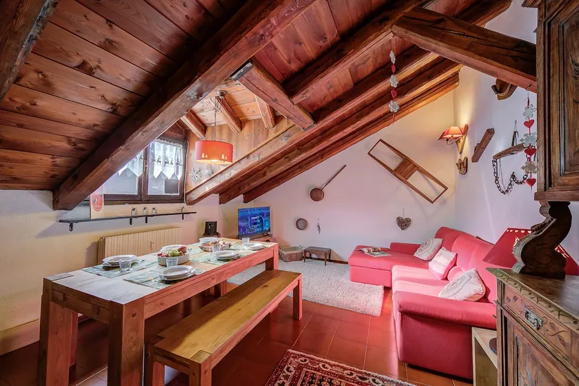 Le Meublè near the train station, close to Ski shuttle bus - Happy Rentals - Image 1