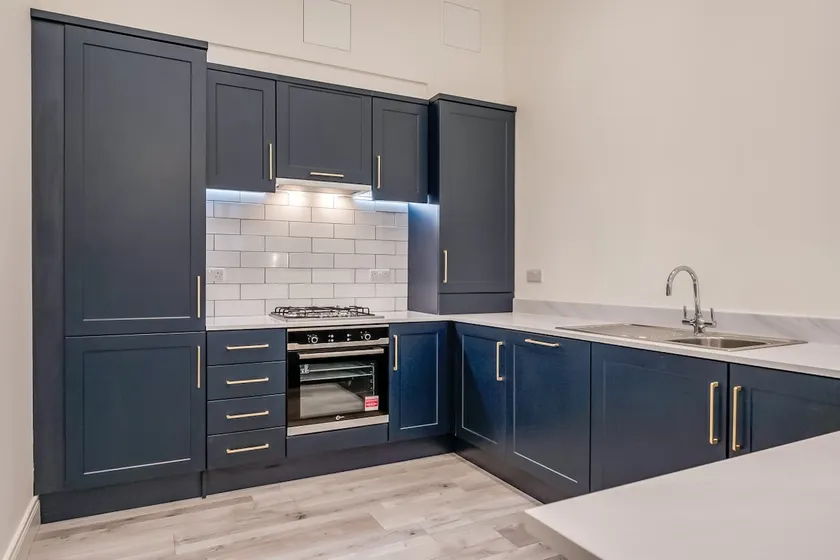 Modern 2BR City Apartment in the Heart of Belfast - Image 1