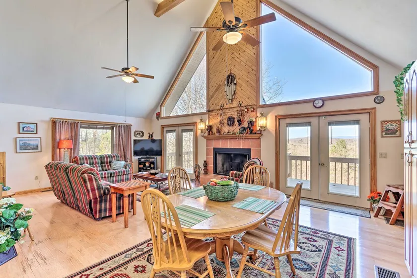 Murphy Cabin w/ Deck and Stunning Mountain Views - Image 1