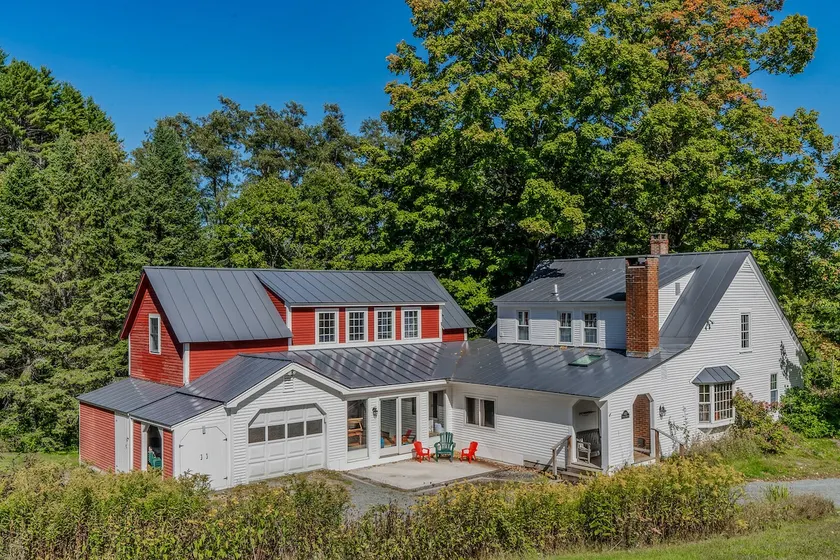 Hillside Farmhouse, Updated & Pet-Friendly - Image 1