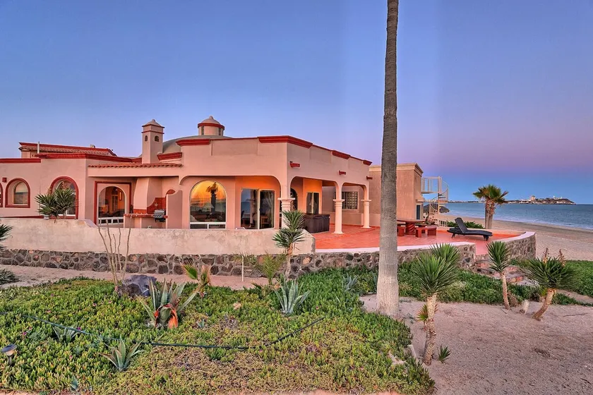 NOUVELLE LISTE Luxueuse maison en bord de mer sur l'eau, jacuzzi privé, grill, foyer - Image 1