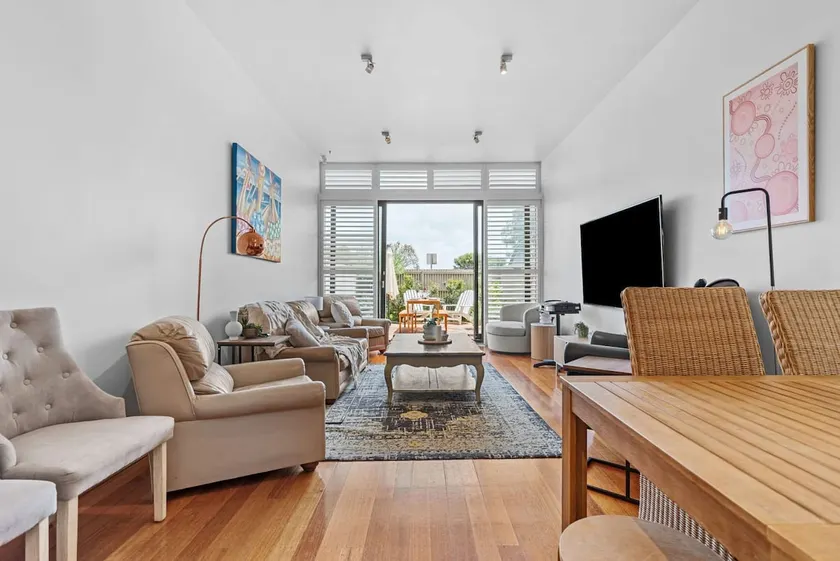 Beachfront Getaway - In the Heart of St Kilda - Image 1