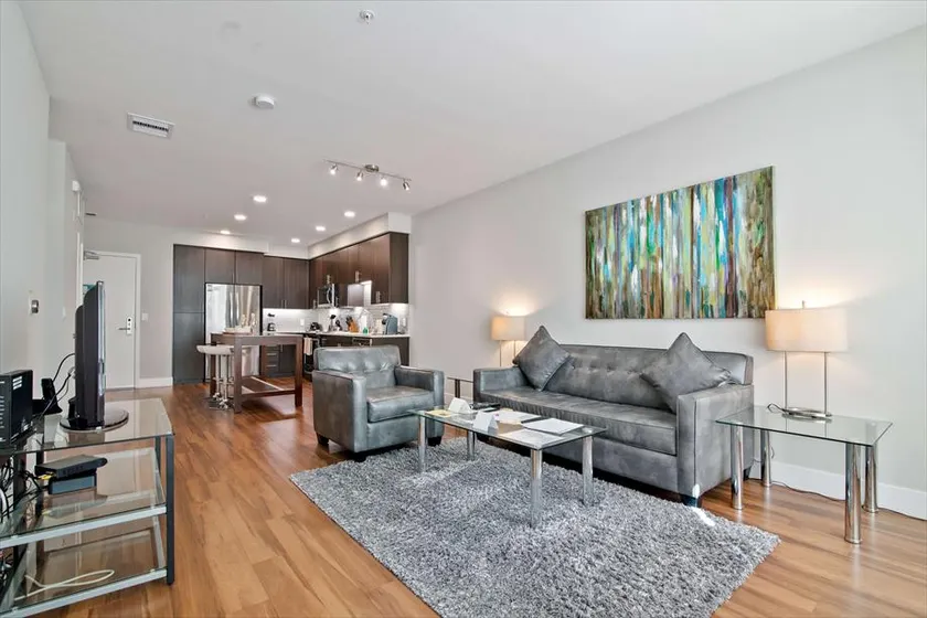 High End 1BR with 5 Star Amenities! - Image 1