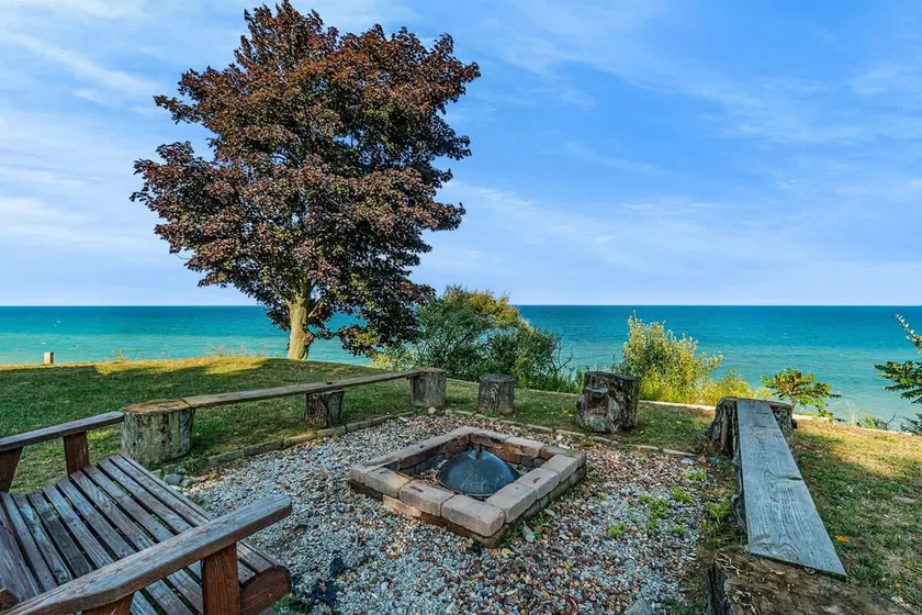 Great Lakes Escape • Blufftop Lake MI View•Hot Tub - Image 1