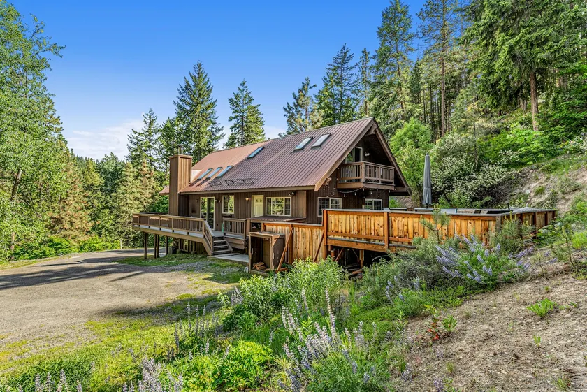 Hot Tub + Mountain Views | 10 min to Leavenworth - Image 1