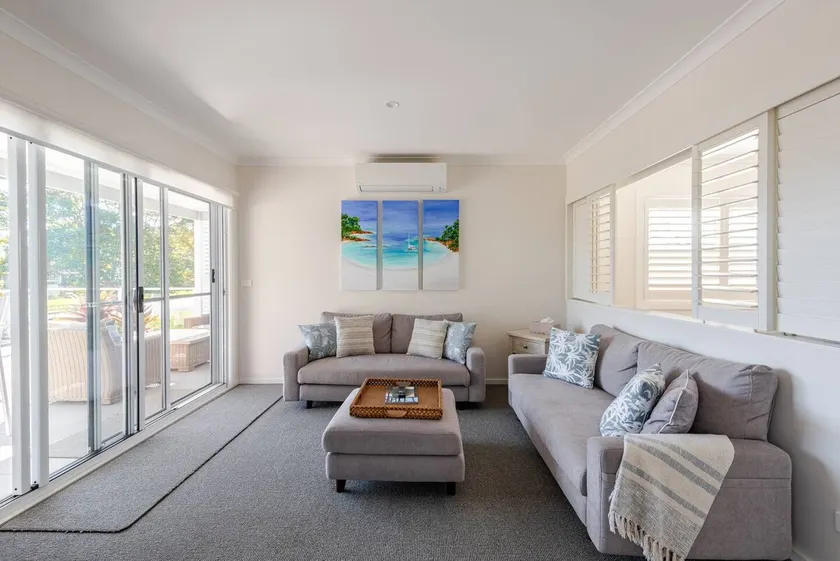 Hawkesnest Balcony House - Image 1
