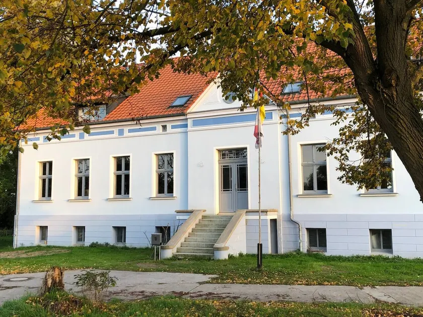 Manor House with stunning rooms - train accessible - Image 1