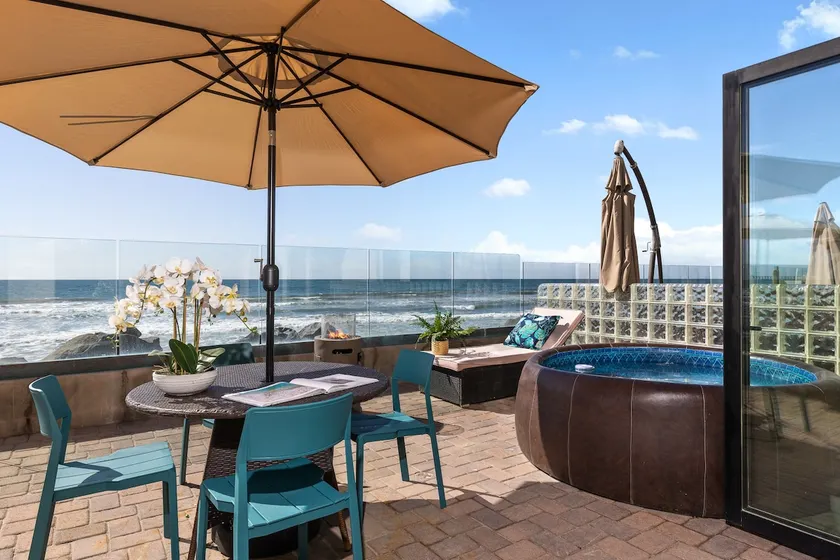 Spacious Beach Level Oceanfront Condo - 817-3 - Image 1