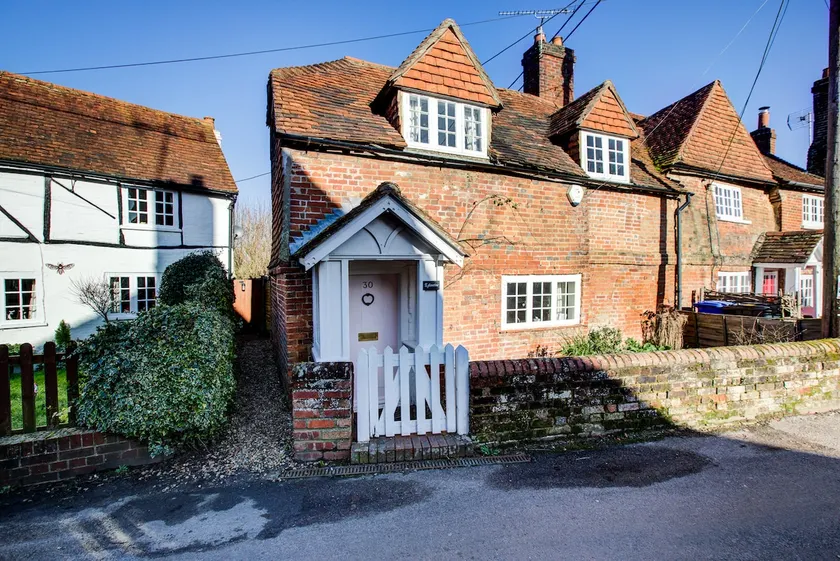 Eglantine Country Cottage - Image 1