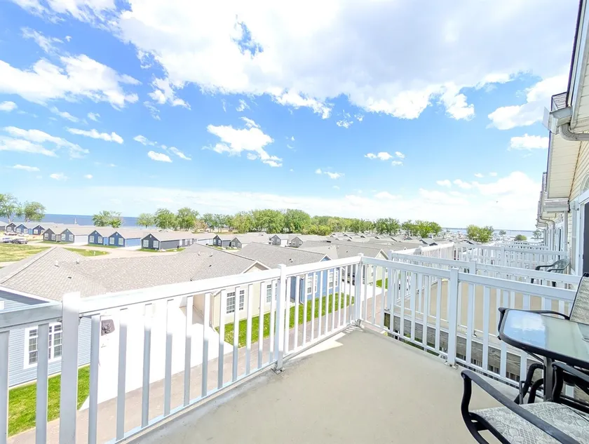 3 floors, sleeps 12, 3.5 baths in Marblehead - Image 1
