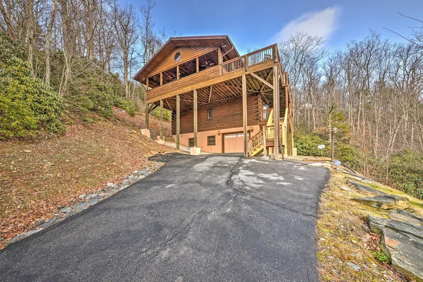 'the Cozy Bear Cabin: Upscale Deck & Mtn Views! - Image 1