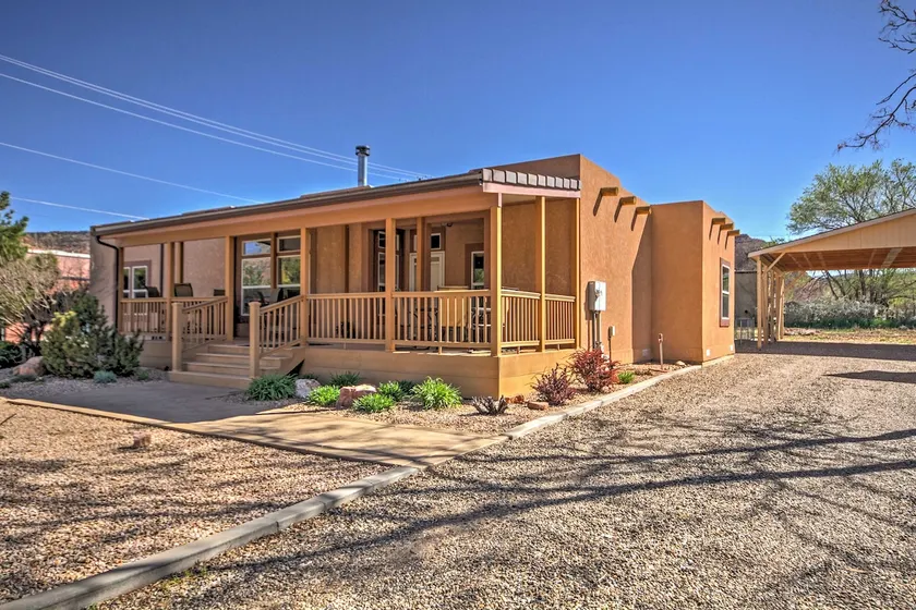 Beautiful Kanab Home w/ Yard - Walk to Restaurants - Image 1