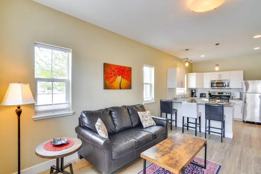 Brand New Downtown BV Condo m / terrasse og Mtn Views - Image 1