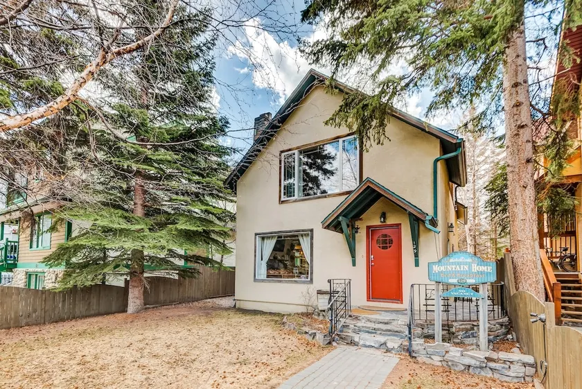 North House - Banff Mountain Home- The Real Rockies Experience - Image 1