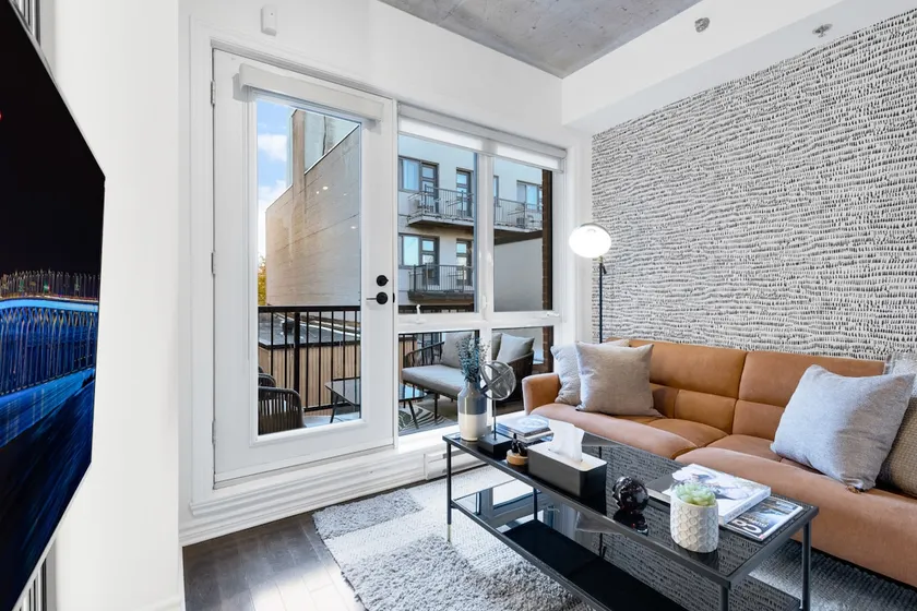 Pristine Parc Avenue Pad W/ Parking - Image 1