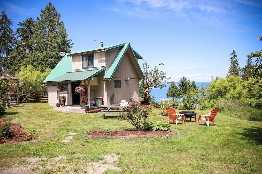 Beachcomber Olympic Ocean-view Cottage on the Strait of Juan De Fuca - Image 1