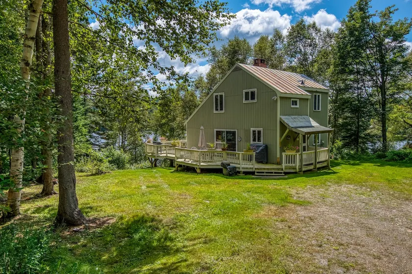 23 Dolman - Amalaran - 360 'af facaden på Dodge Pond - Image 1