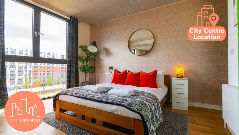 1 Bed Ancoats Canalside Flat City Centre - Image 1