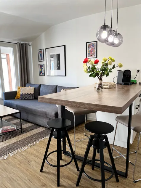 Style and atmosphere - Image 1