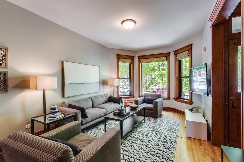 Renovated 3br Duplex In Logan Square W/parking - Image 1