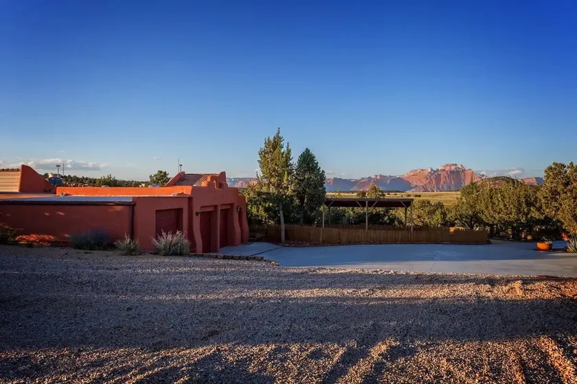 Smithsonian Retreat - Enjoy Zion Skyline Views - Image 1