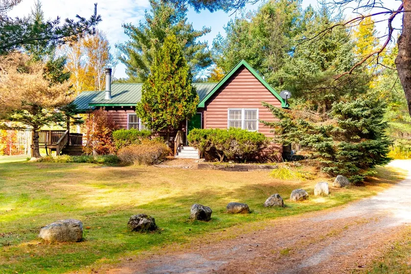 Esther Mountain Chalet: Luxus, Hot Tub, Hundefreundlich, 1. 15 Kilometer nach Whiteface, Blick auf die Berge, Schlafmöglichkeiten für 10, Sauna und Kamin - Image 1