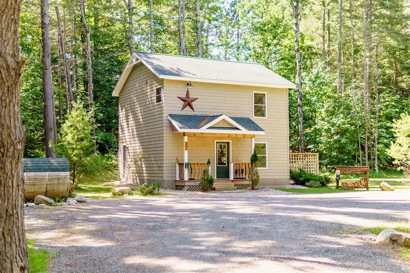 Cascade Mountain Chalet: Luksus, Hot Tub, Dog Friendly, 1 km til Whiteface, 8 sovepladser, Sauna, & Pejs - Image 1