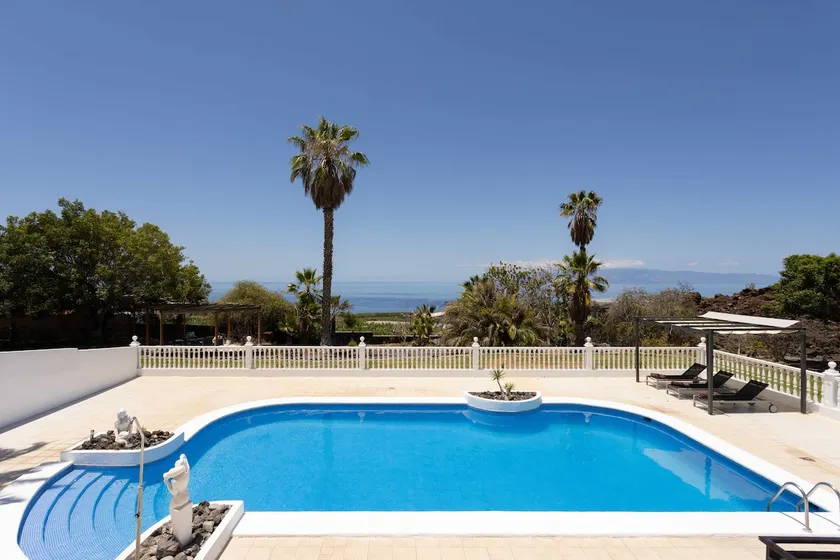 Villa Las Flores: 8000 m2 villa avec piscine privée et jardins - Image 1