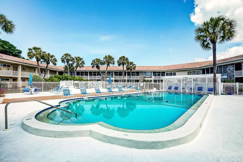 Updated Retreat Near Beach & St. Armand's! Pool - Image 1