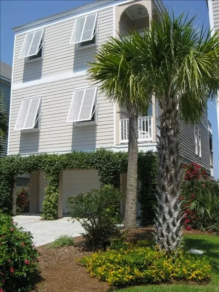4bd / 4ba Ocean Point Home, 2 min d’accès et 4 min de plage! Piscine communautaire! - Image 1