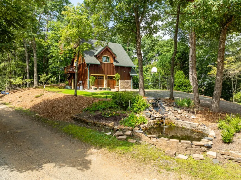 The Carriage House - Image 1