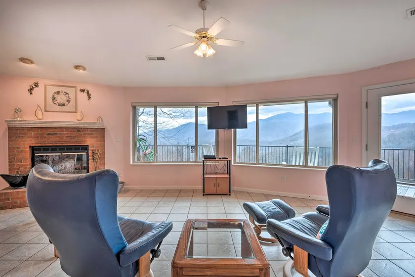 Apt w/ Wraparound Deck & Epic Views in Burnsville! - Image 1