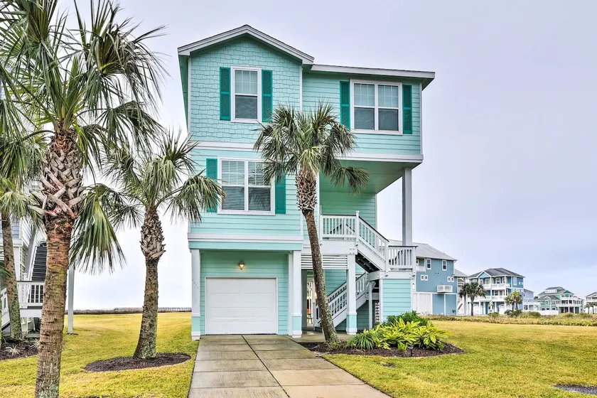 Steps to Ocean! Breezy Galveston House w/ 2 Decks - Image 1