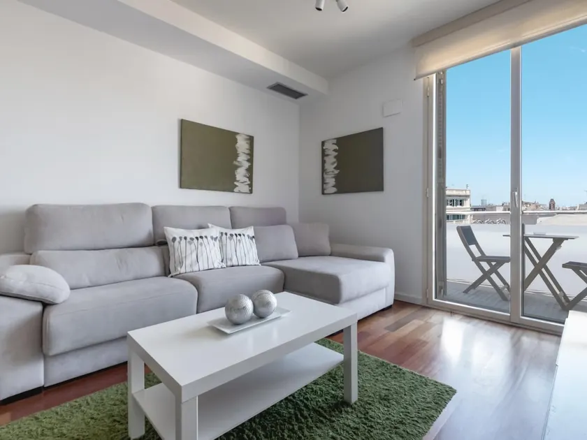 376 - Plaza Catalunya Balcony Apartment - Image 1
