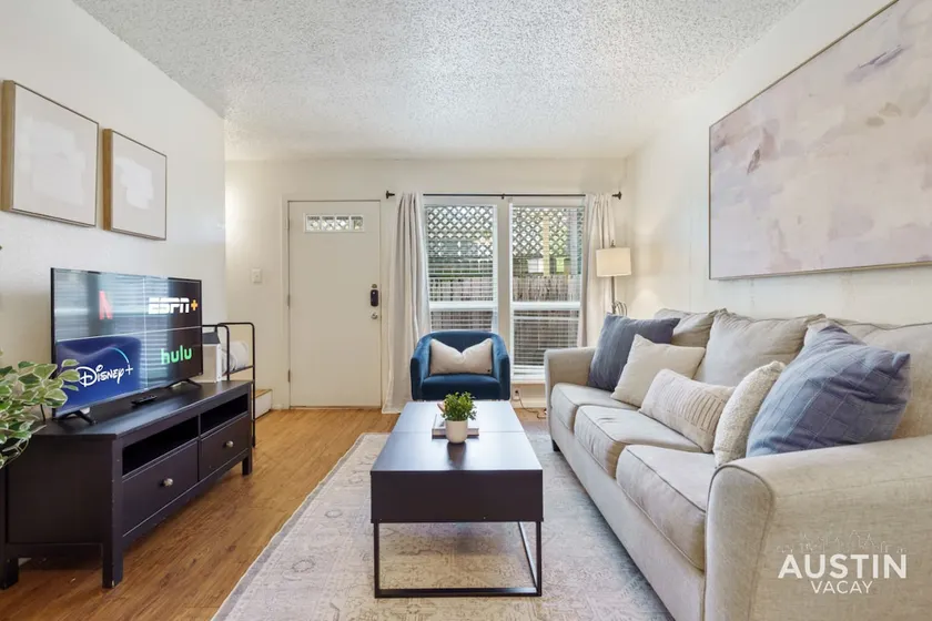 Central Austin 2 Story Apt | Sleeps 4 + Free Prkg - Image 1