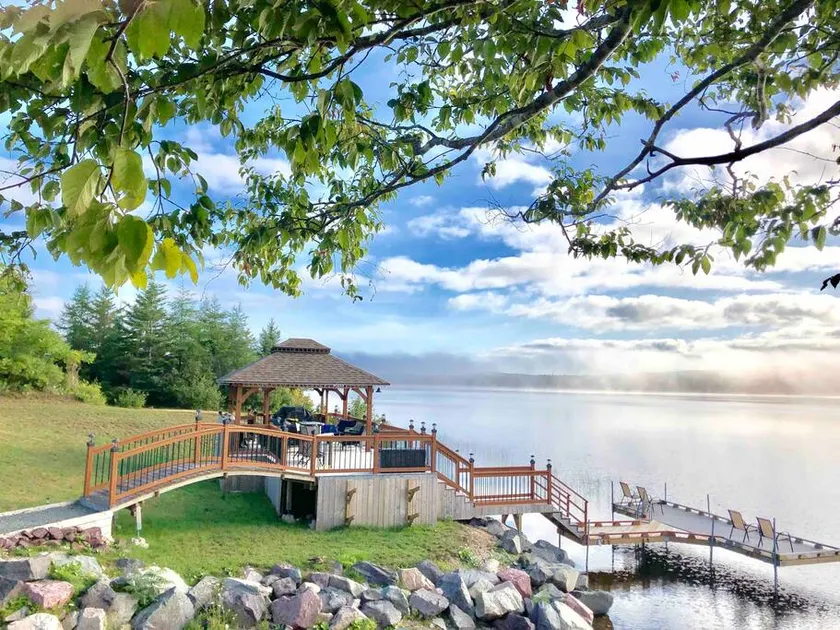 Cozy Waterfront Cottage w. Sauna |25 min to Sydney - Image 1