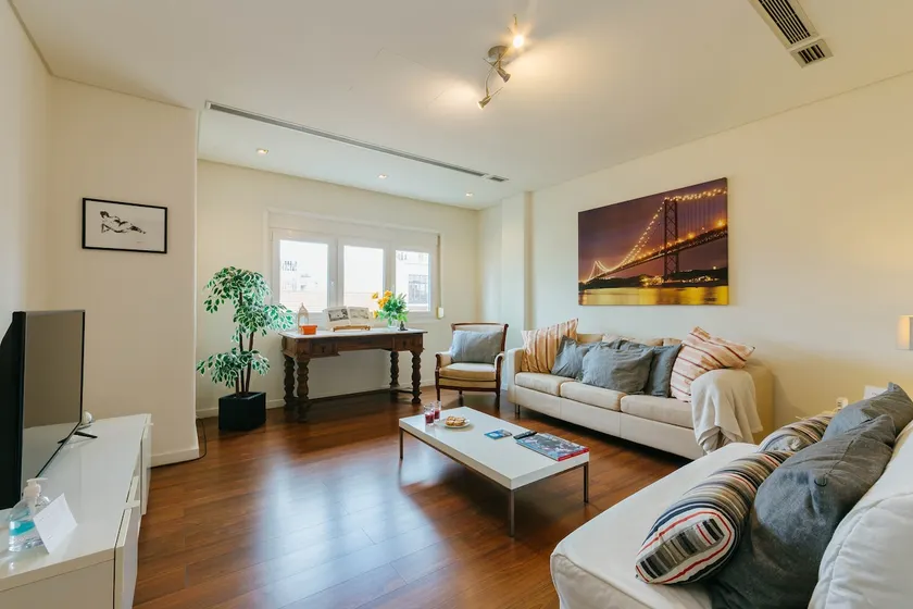 Rent4Rest Lisbon Family & Friends apartment in Roma Avenue - Image 1