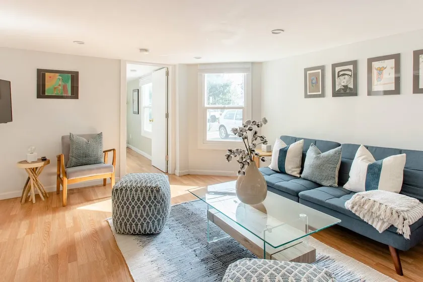 2BR Apt + Self Check-in + Walk to Park Street - Image 1