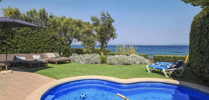 Modern villa with pool by the sea for 6 people - Image 1