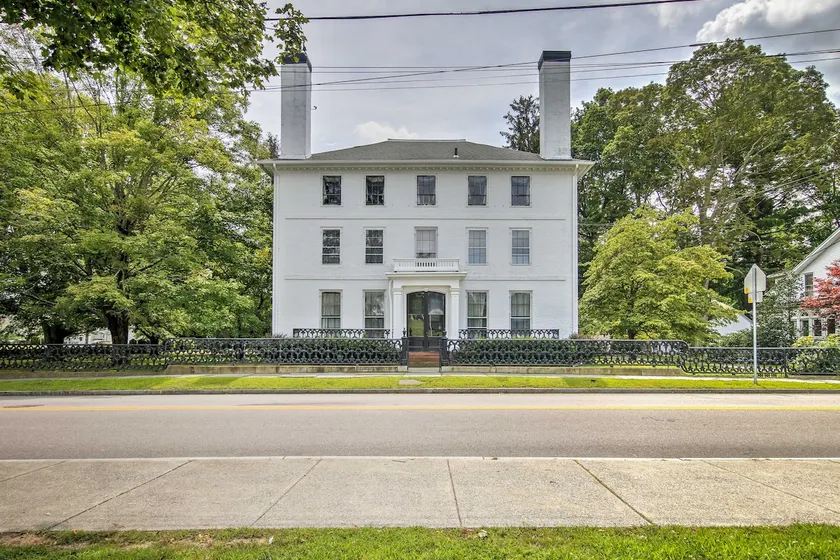 Elegant Norwich House w/ Billiards Room & Ballroom - Image 1