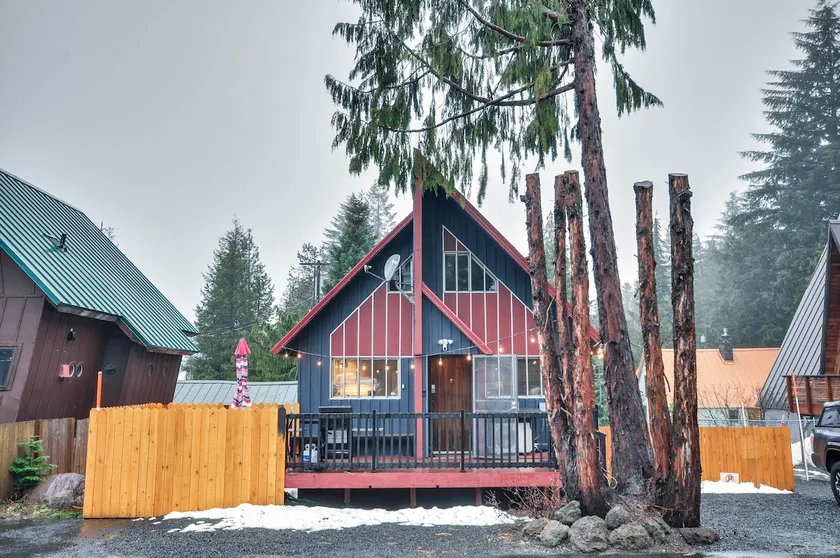 Inviting Mt Hood Cabin w/ Porch: 1 Mi to Skibowl! - Image 1