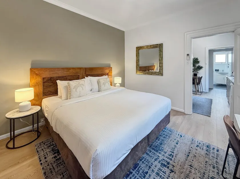 Cute 1 bedroom with sunny courtyard garden - Image 1
