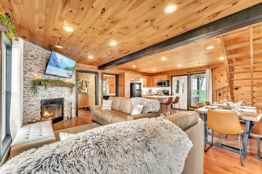 INDENDØRS POOL! FANTASTISK VISNING!  HOT TUB, FIREPLACE, FIRE PIT!  Chatt. TN 21 miles - Image 1
