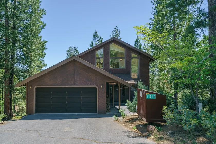 Nine Pines - Blue Lake Springs - Image 1