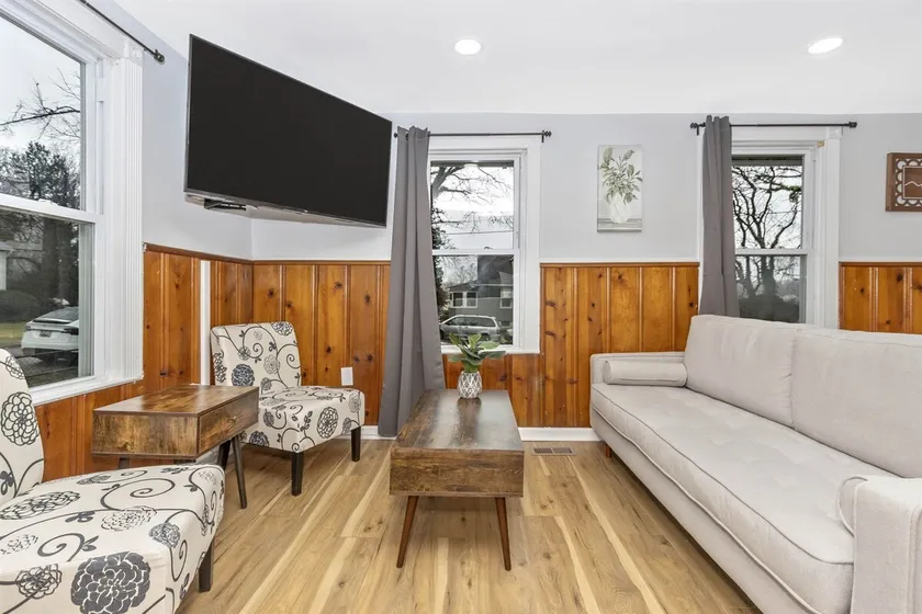 338 judysplaces in Lansdowne, 6BR, 2 BA, renovated SFH - Image 1