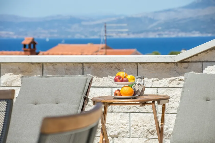 Apartamento para dos personas con terraza y vista al mar Supetar (Brac) (A-5658-a) - Image 1