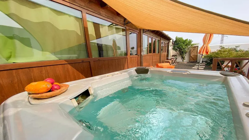 Charming Luna House, Private Jacuzzi and A/C - Image 1