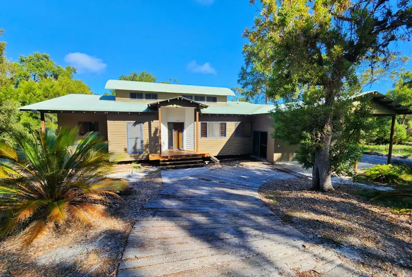 Our Beach House Kingfisherbay - Image 1